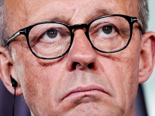 Merz respinge Unicredit: "Scalata inaccettabile"