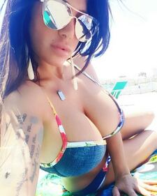 Marika Fruscio, bikini hot al mare 3