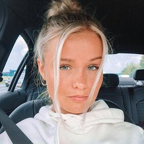 Mikky Kiemeney spopola su Instagram: gli scatti di lady de Jong 2