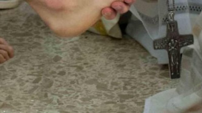 Taranto, trasferiti i due preti che non lavarono i piedi agli immigrati