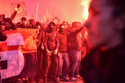 Tifosi del Psg in piazza Duomo a Milano prima della gara col Milan 1