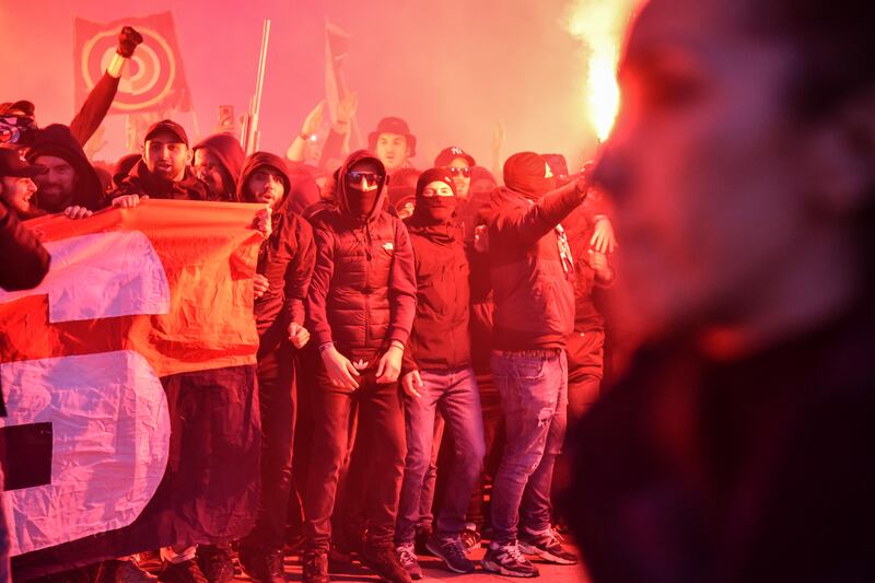 Tifosi del Psg in piazza Duomo a Milano prima della gara col Milan 1