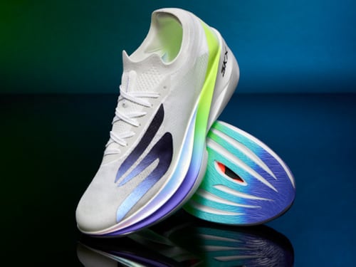 Skechers entra nell'era delle superscarpe con l'innovativa Skechers AERO Elite