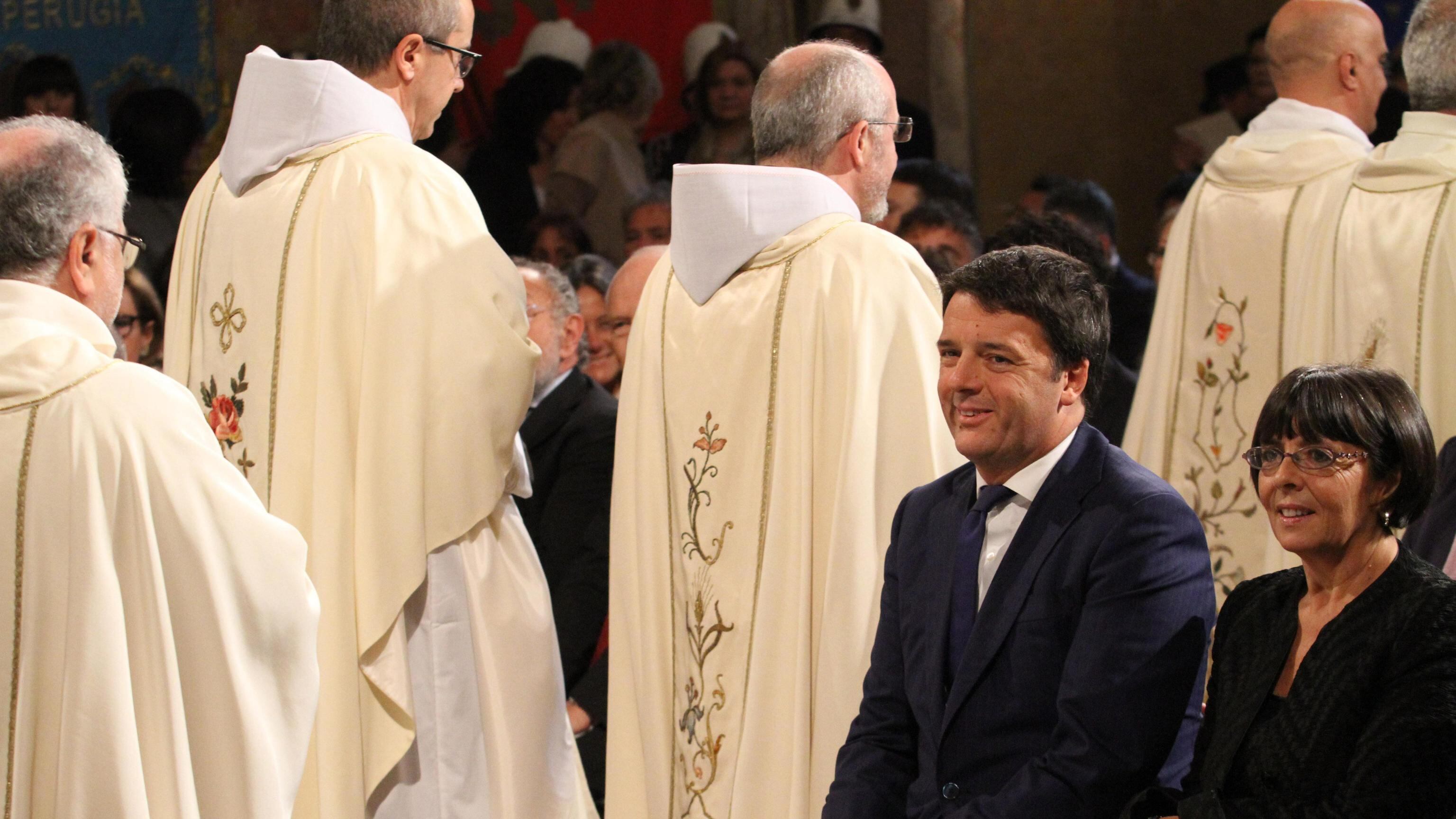 Renzi al santuario di Assisi: "C'è un Paese da riparare, a partire da lavoro e scuola"