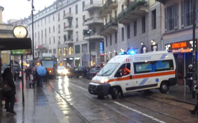 Auto si scontra con tram in centro a Milano 2