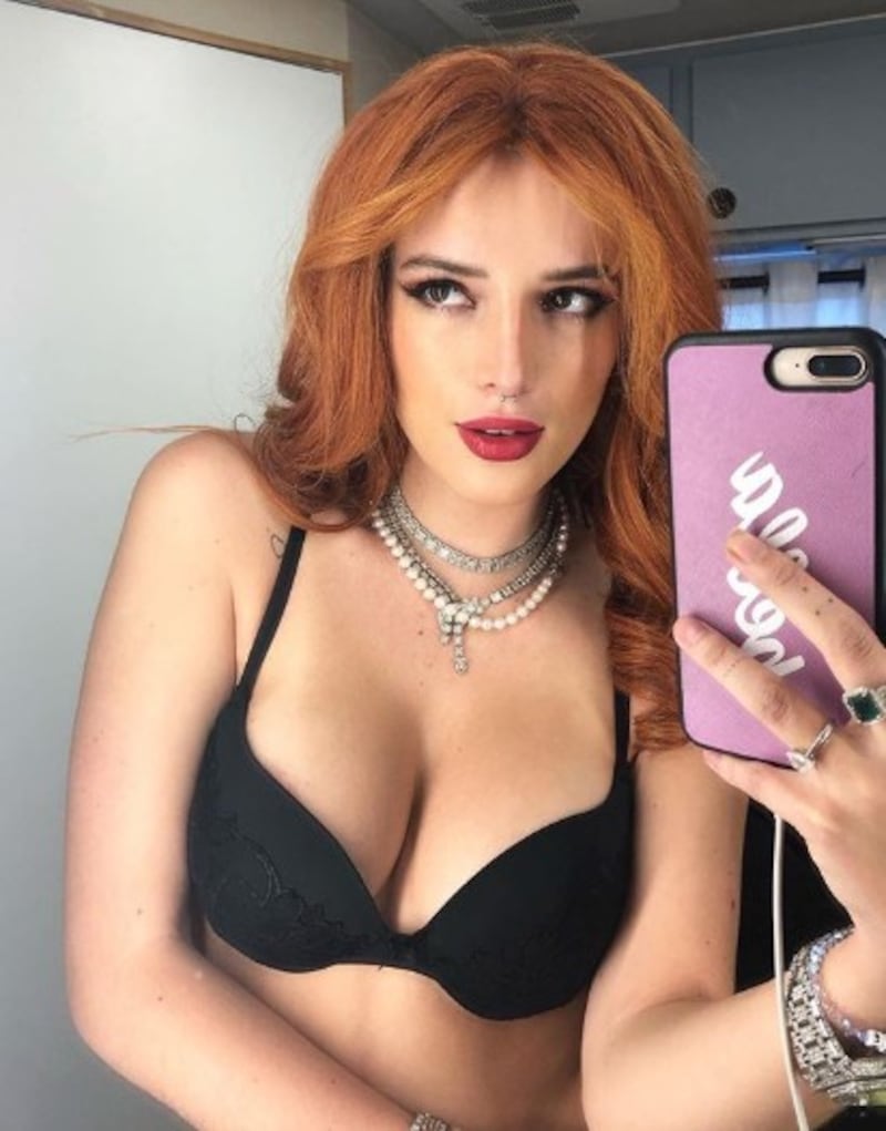 Bella Thorne, le foto più sexy 7