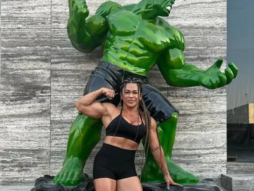 La bodybuilder "She Hulk" uccisa a martellate dal marito: "Omicidio-suicidio"