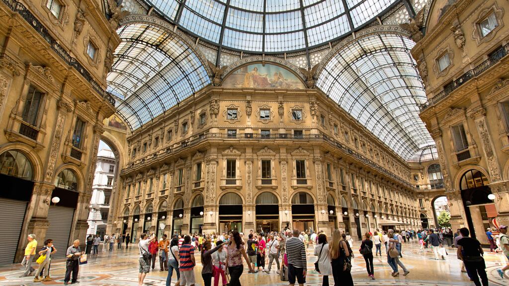 Milano, furto da Louis Vuitton: 16mila euro il bottino, fermato serbo