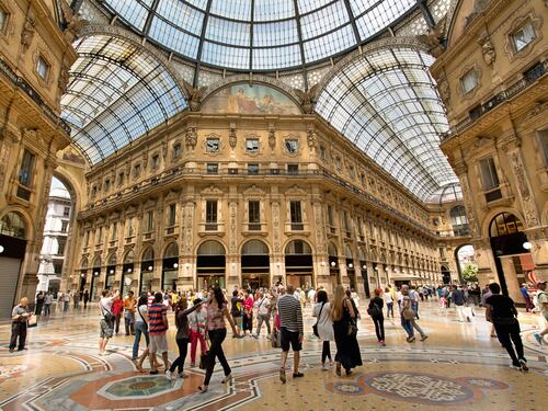 Milano, furto da Louis Vuitton: 16mila euro il bottino, fermato serbo
