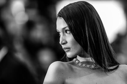 Bella Hadid strega il red carpet a Cannes. Guarda il look 3