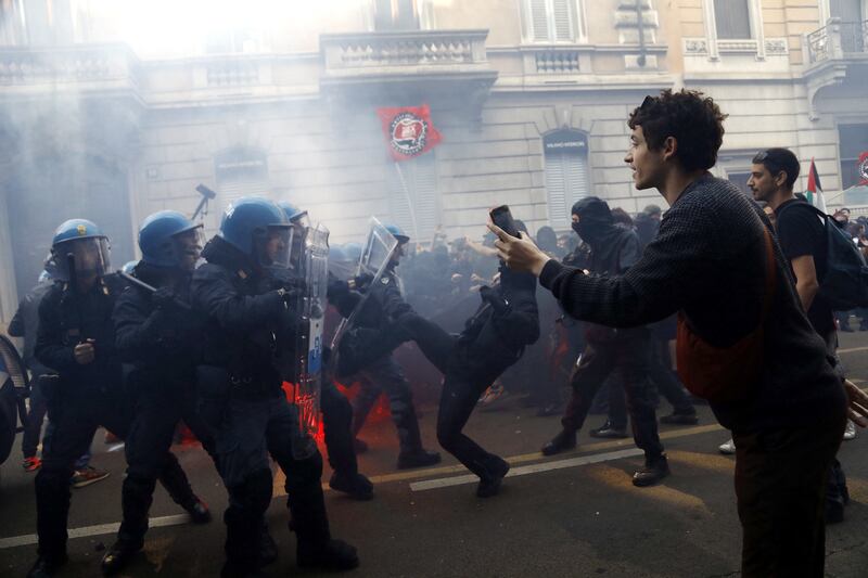 Manifestazione contro il "Remigration Summit": scontri con la polizia a Milano 5