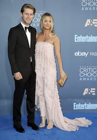 Critic Choice Awards 2016, dive senza reggiseno sul red carpet 31
