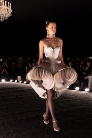 Daniel Roseberry riscrive la storia dell'alta moda per Schiaparelli 4