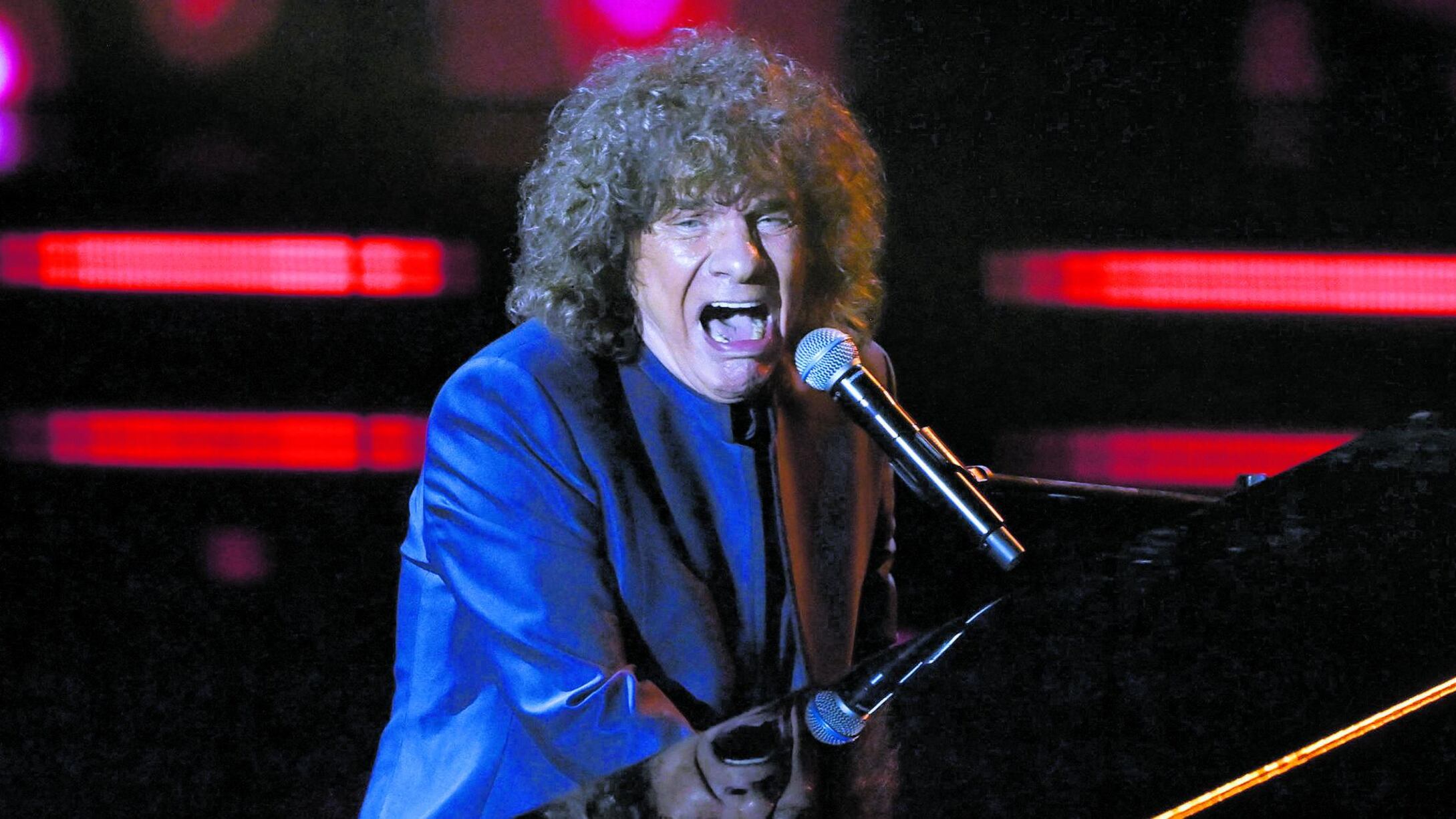 "Non faccio politica, il mio live è un viaggio cantando l'amore"
