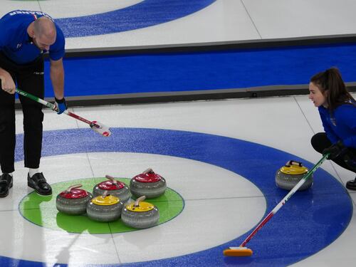 Milano-Cortina, l’Italia del curling si arrende alla Gran Bretagna ma vola in semifinale