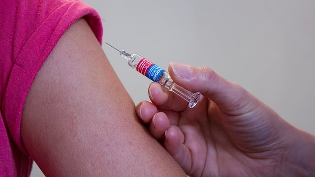La guerra all'influenza: da lunedì via ai vaccini. Prenotate 900mila dosi