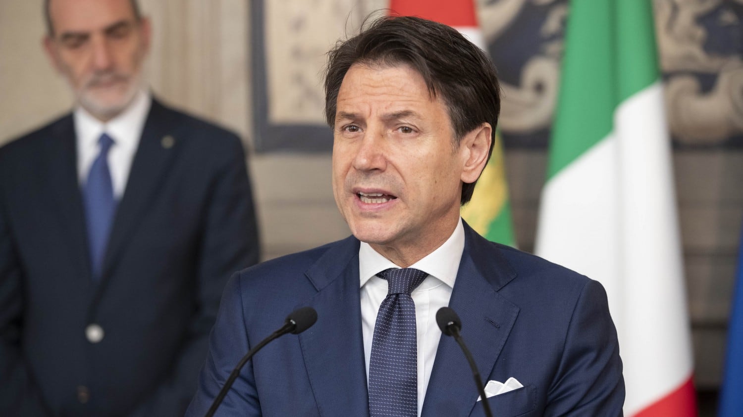 Le giravolte dei progressisti che adesso santificano Conte