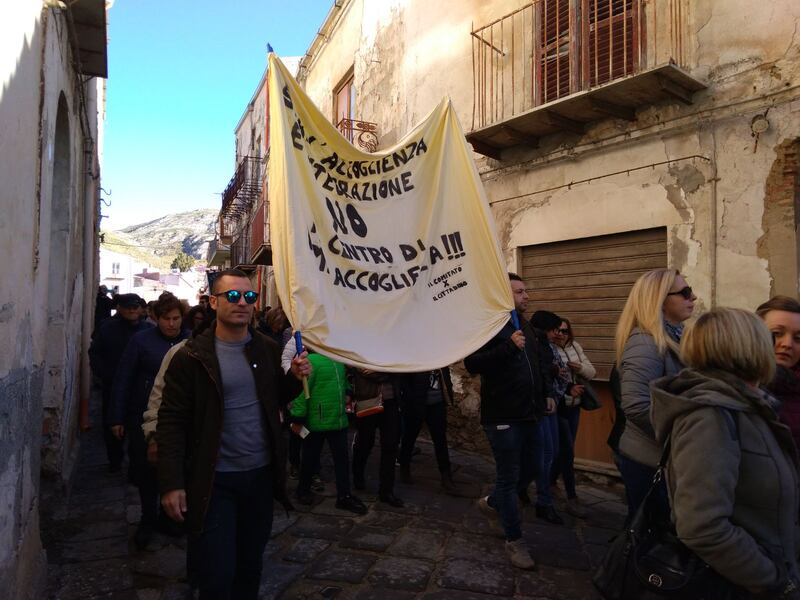 Agrigento, il paese in piazza contro il centro d'accoglienza 5