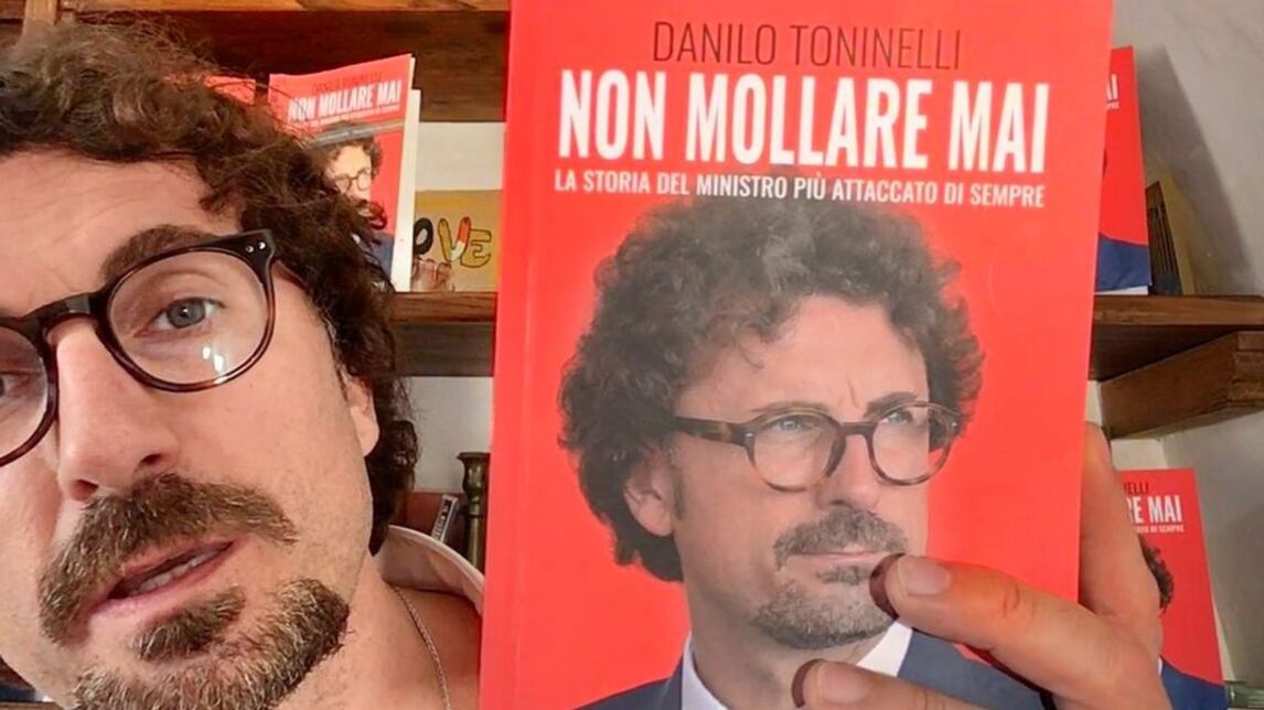 Toninelli, il finto Che Guevara che non molla mai