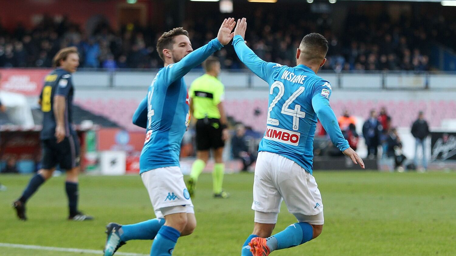 Serie A, il Napoli batte la Sampdoria e tifa Roma per laurearsi campione d'inverno