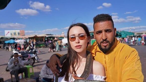Aurora Ramazzotti in Marocco coi suoceri e i fan pensano al suo errore grammaticale