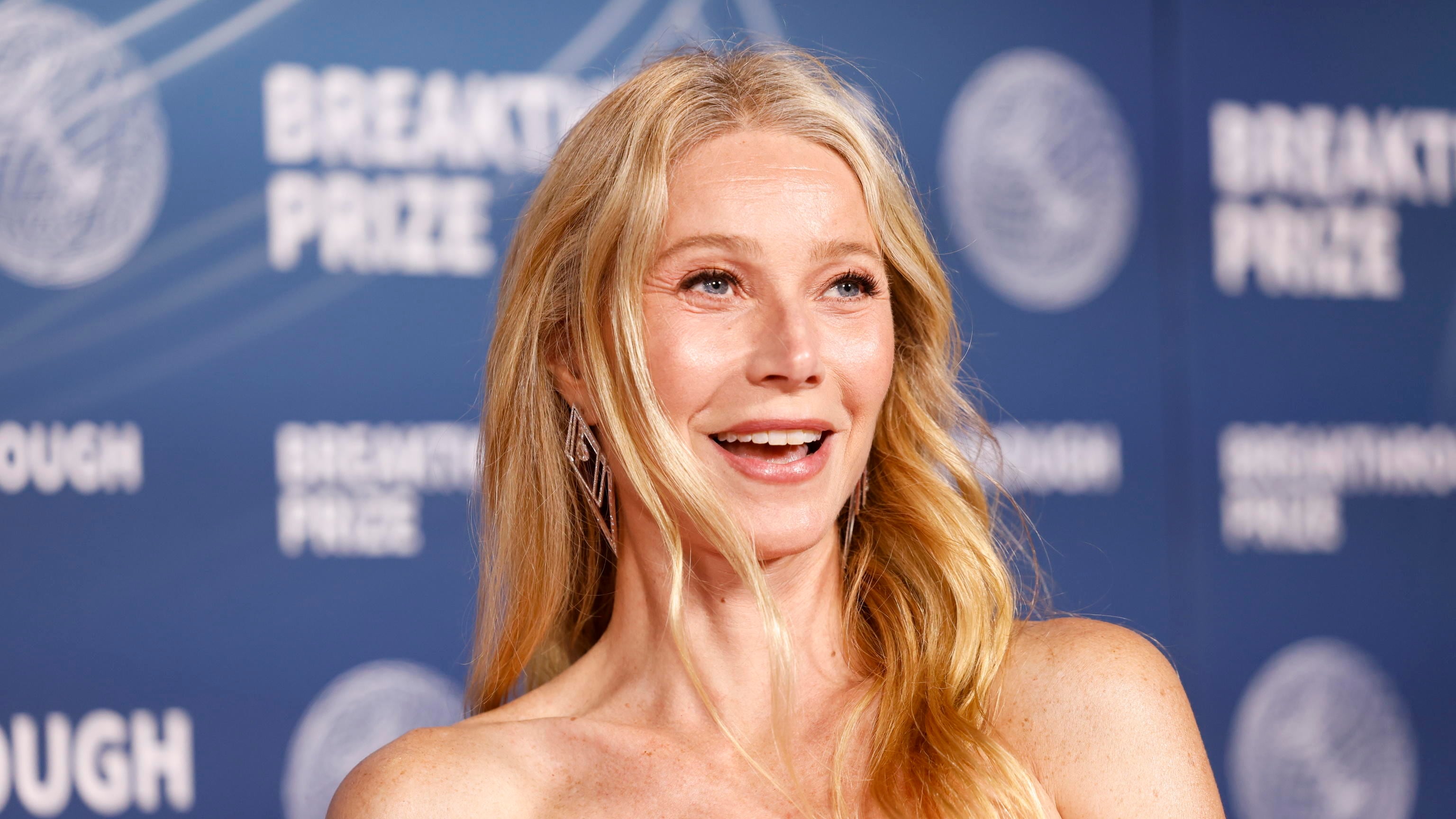 Gwyneth Paltrow insultata per i grattacieli di lusso a Tel Aviv: quando uno spot diventa un atto politico