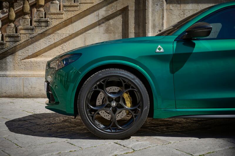 Nuova Alfa Romeo Stelvio Quadrifoglio 2023: guarda la gallery del restyling 9
