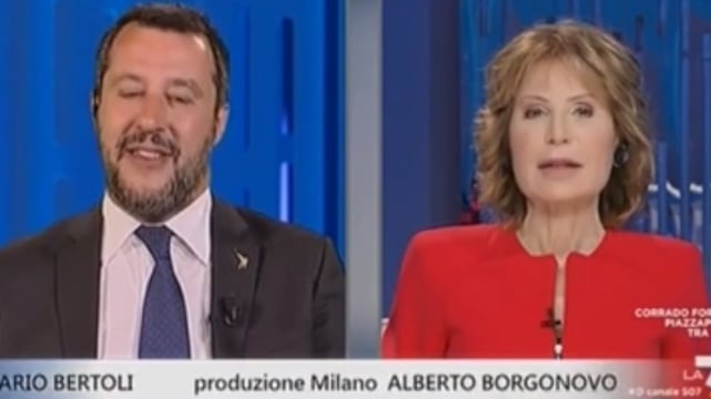 Gruber punge Salvini: "I fiori non sono arrivati". E lui: "Porti pazienza"