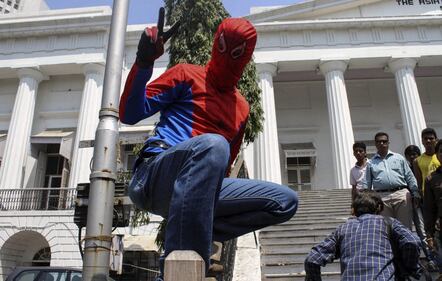 Lo Spiderman indiano a caccia di voti 1