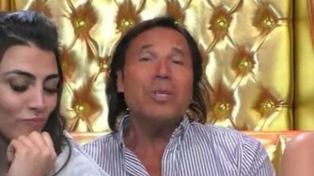 "Hai fatto sesso con donne morte". E Merola querela Enrico Silvestrin