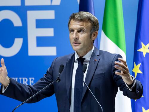 La fuffa totale di Macron, ciaone di massa al Pd e Mourinho: quindi, oggi...