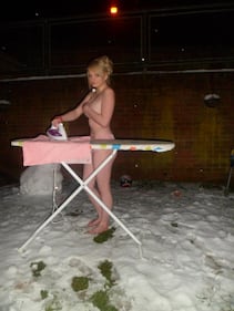 Nudi sulla neve per beneficienza 2