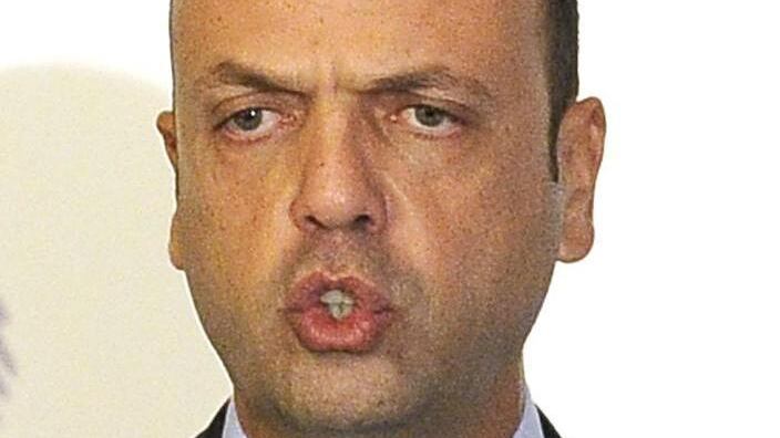 Toh, Alfano si accorge che l'Italia ormai è invasa «Siamo troppo accoglienti»