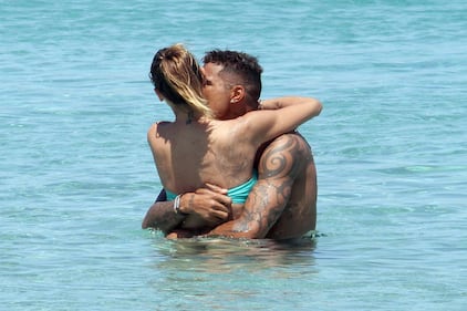Satta e Boateng: coccole e baci al mare 3