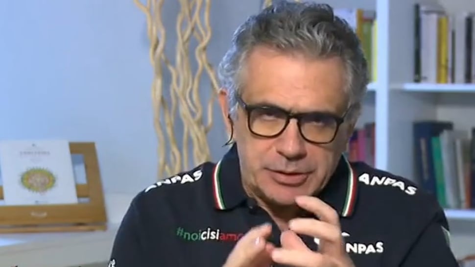 Pregliasco spegne le speranze "Scordatevi i pranzi fuori nel 2021"