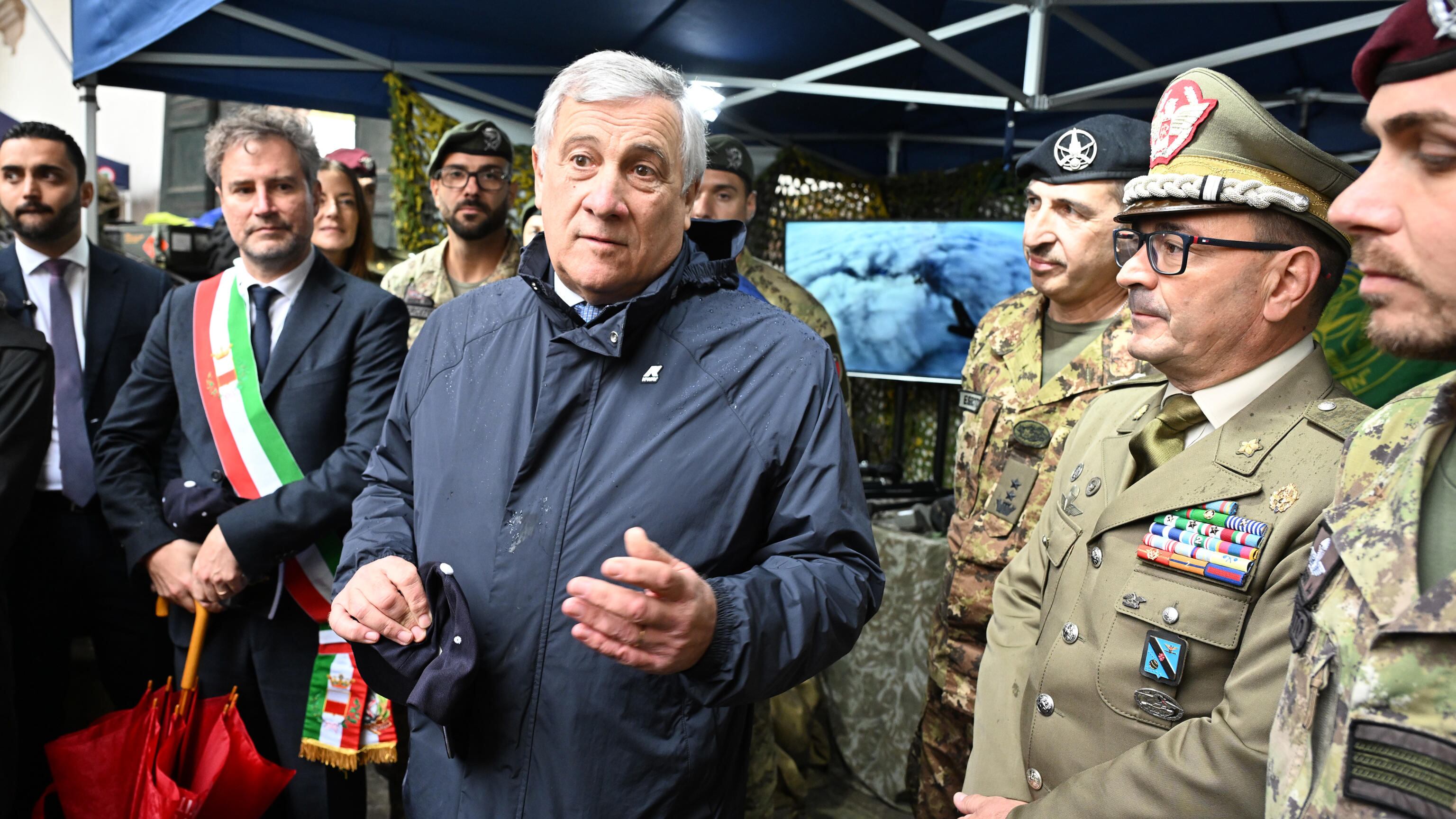 Liberati da Gaza i primi quattro ostaggi italiani. Tajani: "Stanno bene"