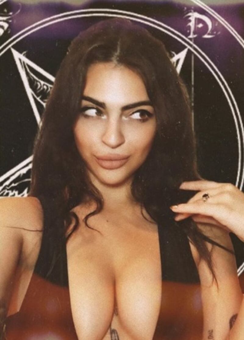 Chi è la modella australiana Newsha Syeh 4