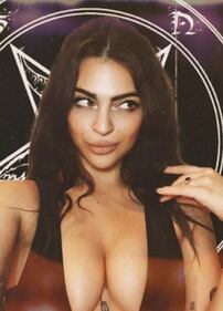 Chi è la modella australiana Newsha Syeh 4