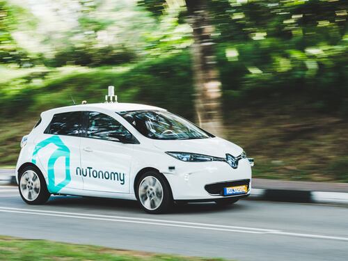 Singapore lancia il primo servizio di taxi-robot senza autista