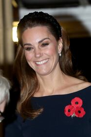 La Regina Elisabetta II, Camilla Parker Bowles e Kate Middleton al Remembrance Day: foto 1