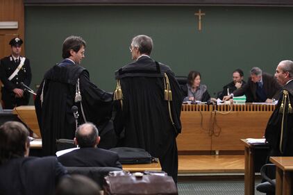 Di Pietro torna a vestire la toga 3