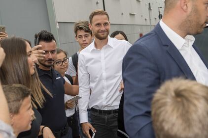 Juventus, visite mediche per Höwedes 2
