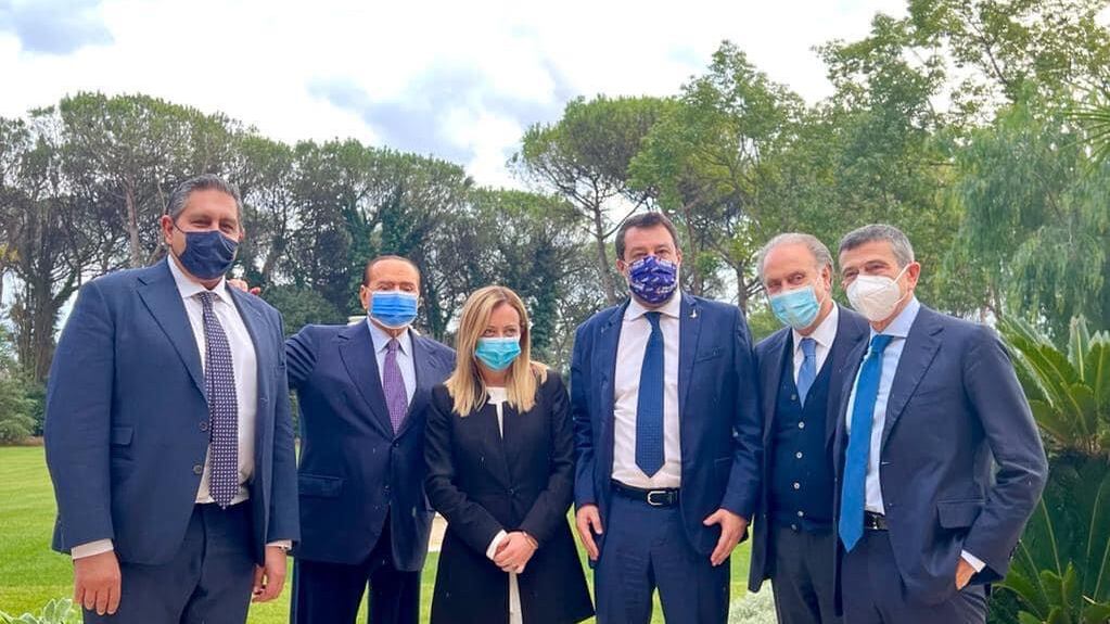Il centrodestra è maggioranza, crollano i 5s. E Di Maio parte dal 1,3%