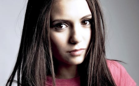 Nina Dobrev lascia The Vampire Diaries: foto sexy 8