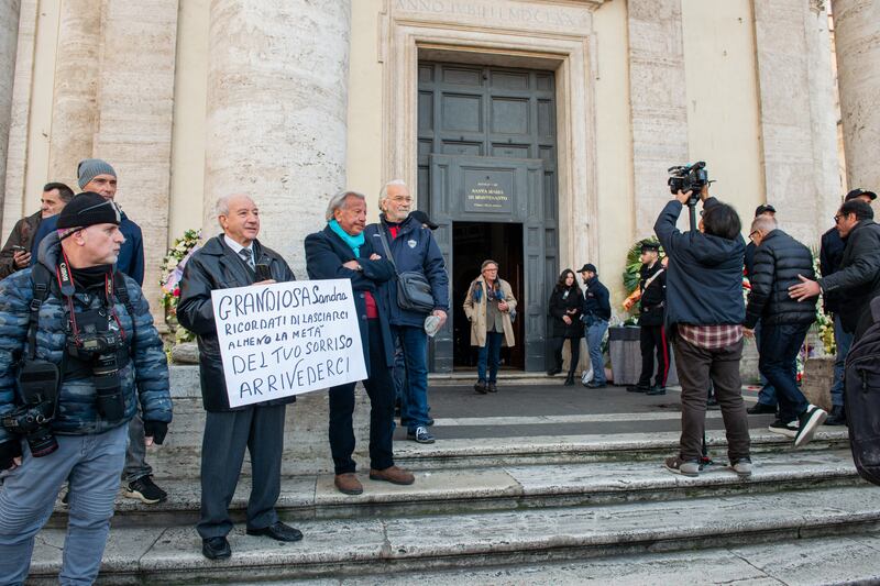 I funerali di Sandra Milo 9