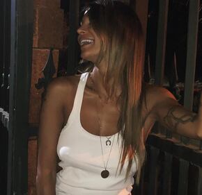 Cristina Buccino seducente a letto 10