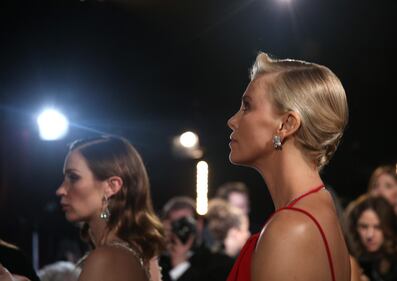 Oscar 2016, Charlize Theron in rosso toglie il fiato 4