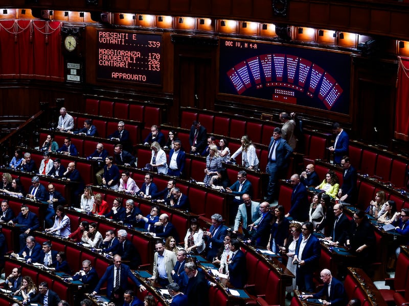 Decreto giustizia e immigrazione, il governo incassa la fiducia alla Camera: ecco cosa prevede