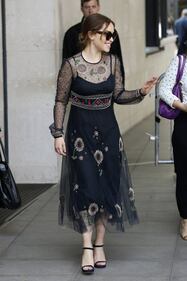 Da Game of Thrones alla Bbc: Emilia Clarke "pizzicata" negli studi tv 9