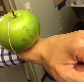 Apple lancia l'iWatch: la parodia corre sul web 3